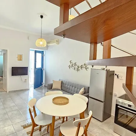 La Casa De Plaka Apartmán *